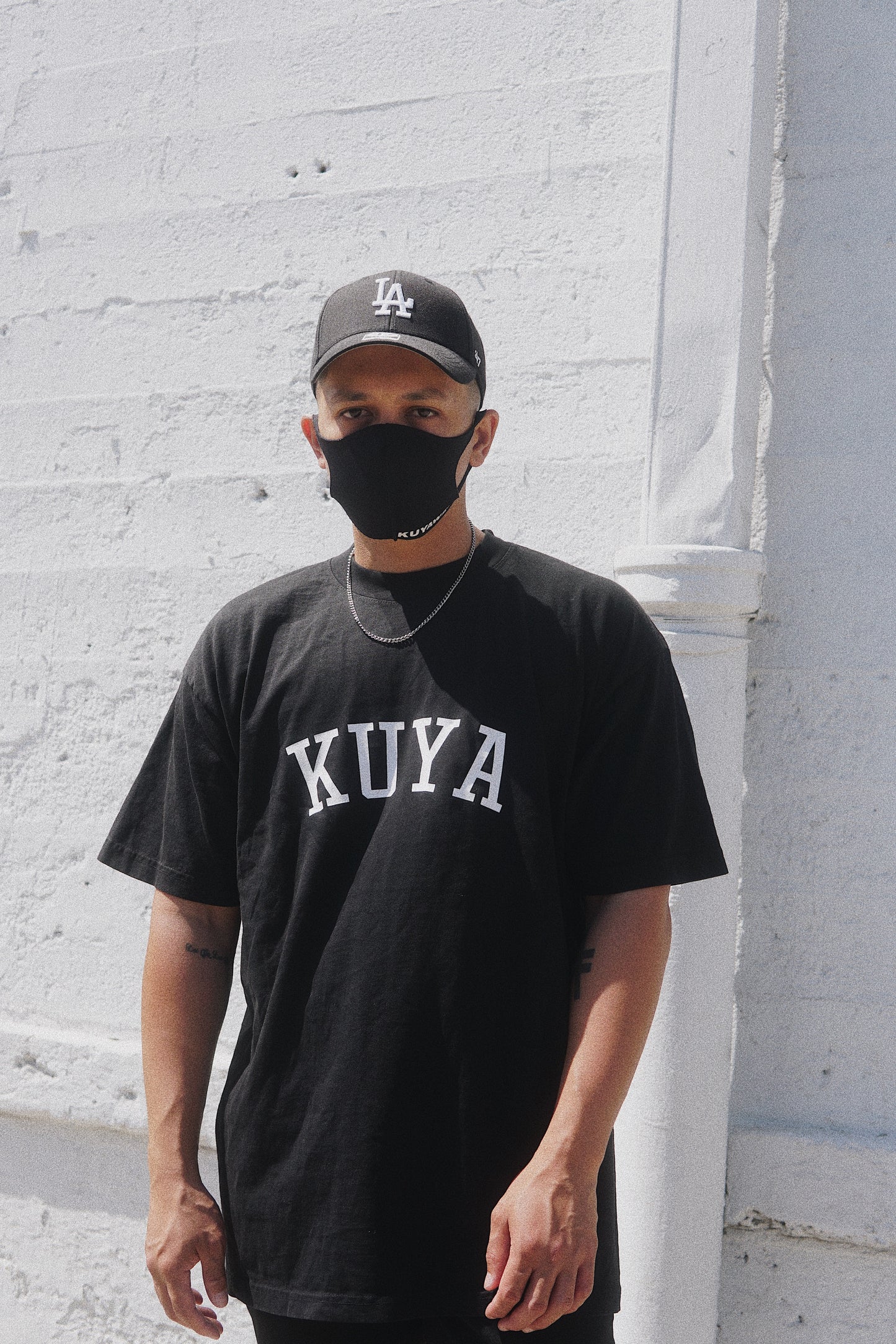 kuya t-shirt in black